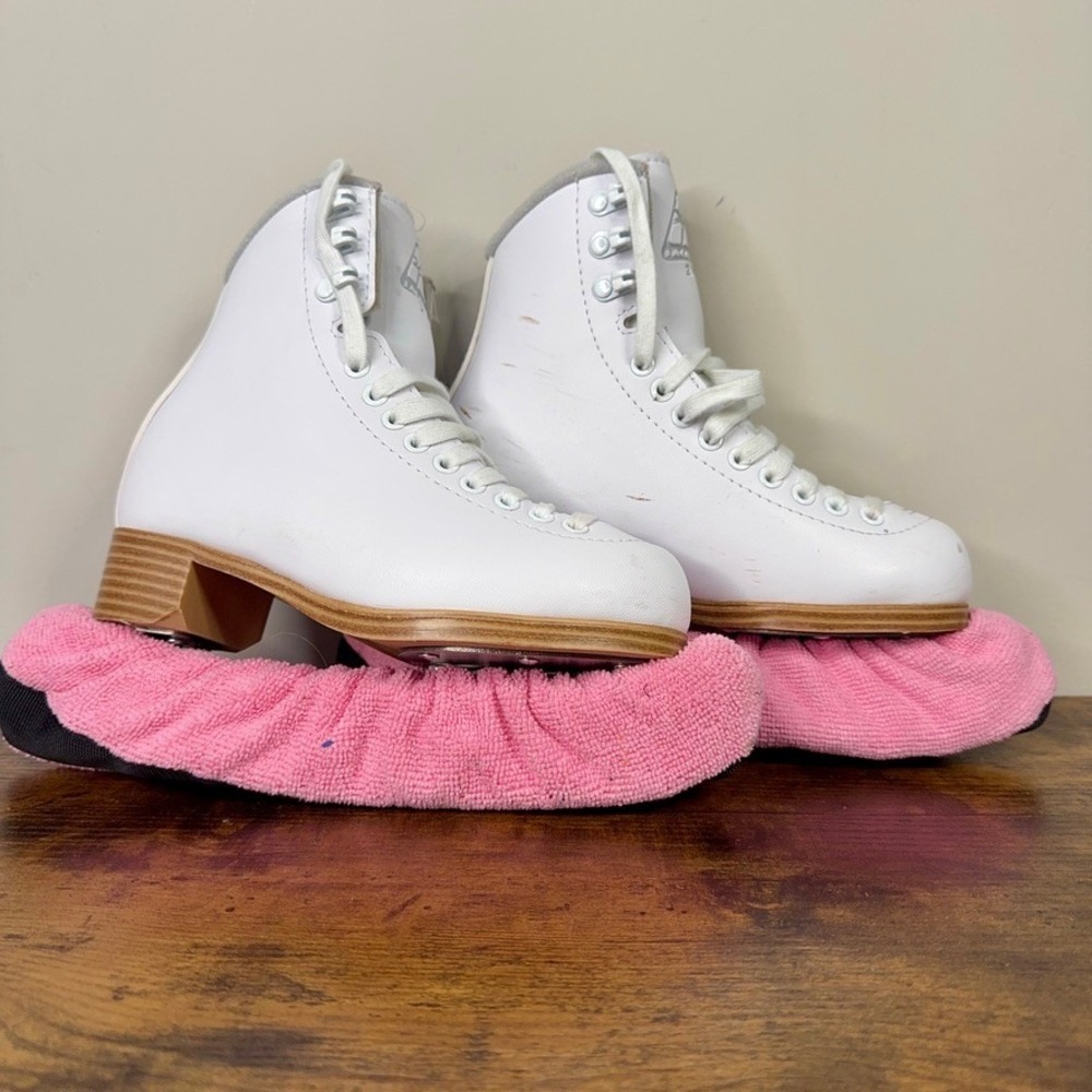 Jackson 200 White Figure Skates Size 2 Kids Youth Beginners with Pink Soakers